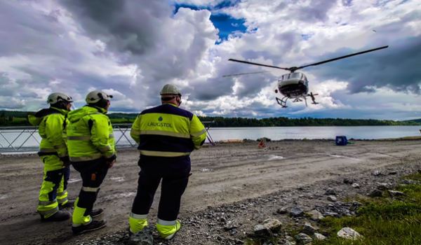 Gruppe med helikopter2